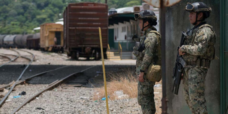 Ocupación de tramos de Ferrosur es “legal y constitucional”, asegura López Obrador