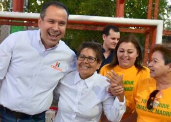Festeja Toño Astiazarán a mamás del norte de Hermosillo