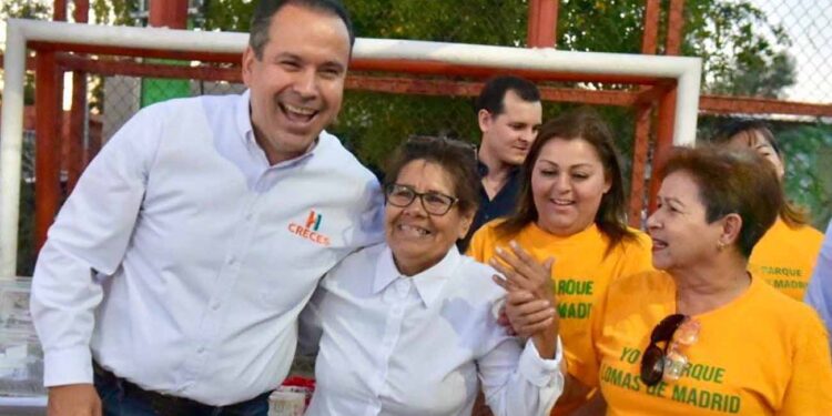 Festeja Toño Astiazarán a mamás del norte de Hermosillo