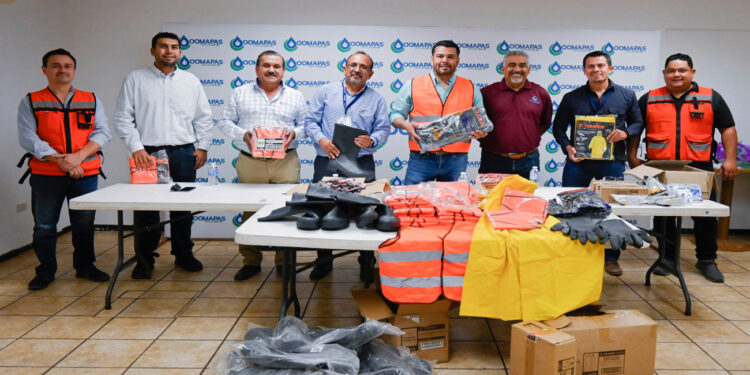 Realiza tercera entrega del 2023 de material de seguridad y protección el OOMAPAS de Cajeme.