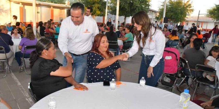 Conviven Toño Astiazarán y Patty Ruibal con mamás del sur de Hermosillo