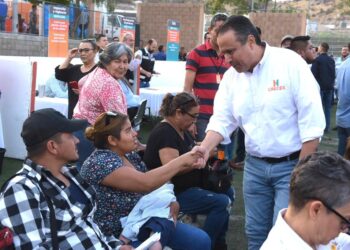 Acerca Toño Astiazarán servicios del Ayuntamiento a la colonia Las Lomas