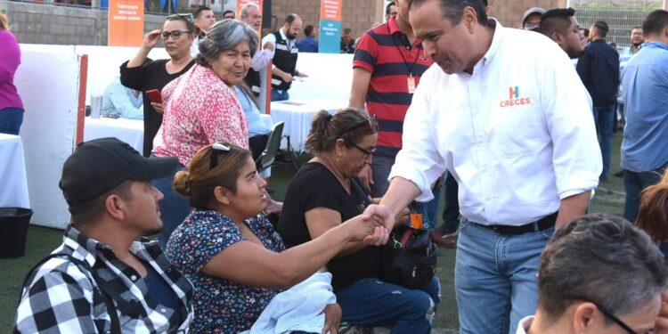 Acerca Toño Astiazarán servicios del Ayuntamiento a la colonia Las Lomas