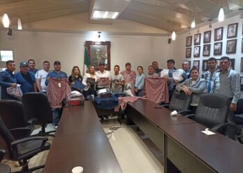 Se formaliza entrega de uniformes a trabajadores sindicalizados, compromiso cumplido dice el alcalde Chuy Flores
