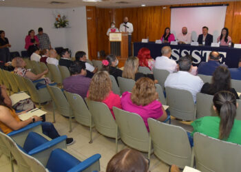 inaugura alcalde curso de capacitación de la salud y consciencia sobre el cáncer de mama del issste