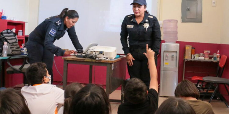Lleva SSPM pláticas la prevención contra el uso de las drogas a escuelas