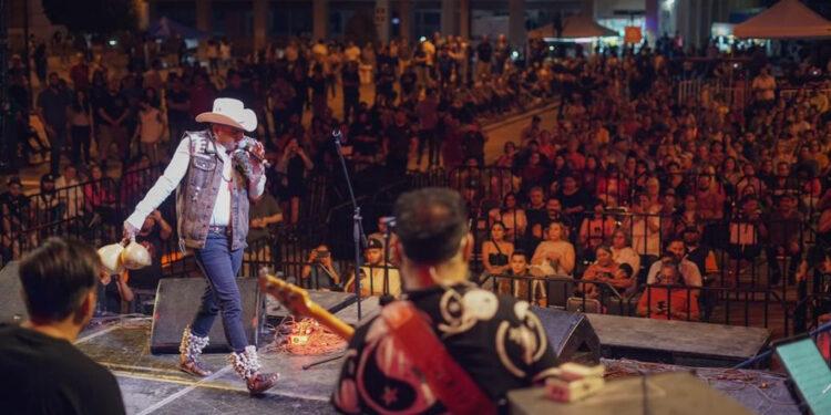 Une Fiestas del Pitic a artistas locales e internacionales en un mismo espacio