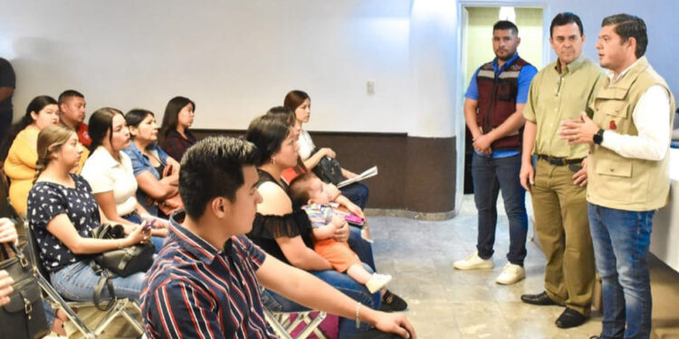 Beneficia a navojoenses oficina móvil de “jóvenes construyendo el futuro”