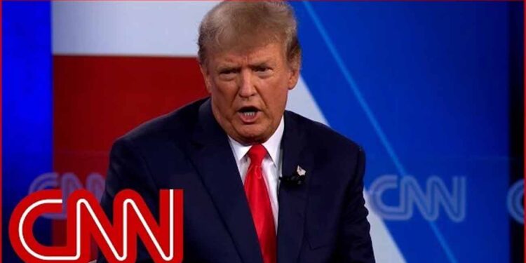 Trump se burla de su acusación sexual y difunde ‘fake news’ durante entrevista a CNN