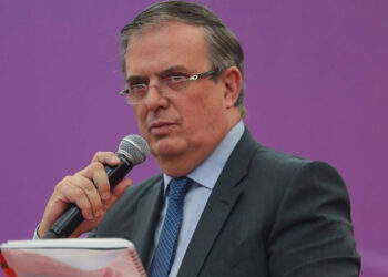 Ebrard anuncia encuentro en Miami para defender a migrantes
