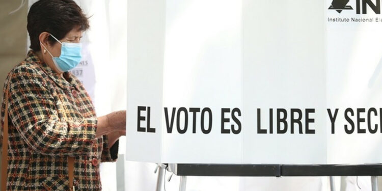 Inicia entrega de paquetes electorales en Coahuila y Edomex