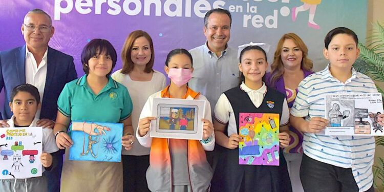 Premia Toño Astiazarán a ganadoras y ganadores de concurso de dibujo