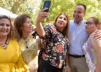 Festeja Toño Astiazarán a madres de familia de 34 colonias de Hermosillo