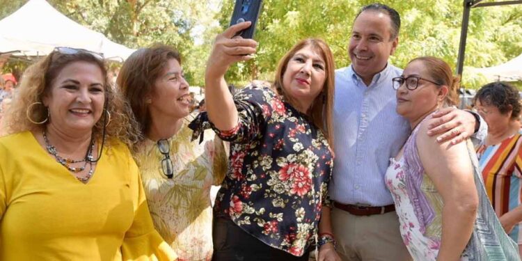 Festeja Toño Astiazarán a madres de familia de 34 colonias de Hermosillo