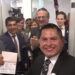 Marcelo Ebrard entrega el primer pasaporte no binario