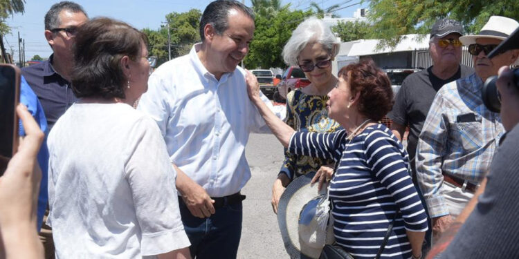 Inicia Toño Astiazarán reparación de 3 calles más