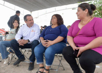 Beneficia Toño Astiazarán a 3 familias con vivienda