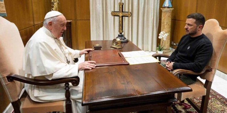 El Papa Francisco recibe a Zelenski en el Vaticano