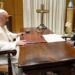 El Papa Francisco recibe a Zelenski en el Vaticano