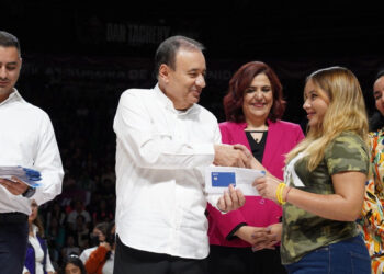Hemos entregado más de mil millones de pesos en becas a estudiantes sonorenses: Alfonso Durazo