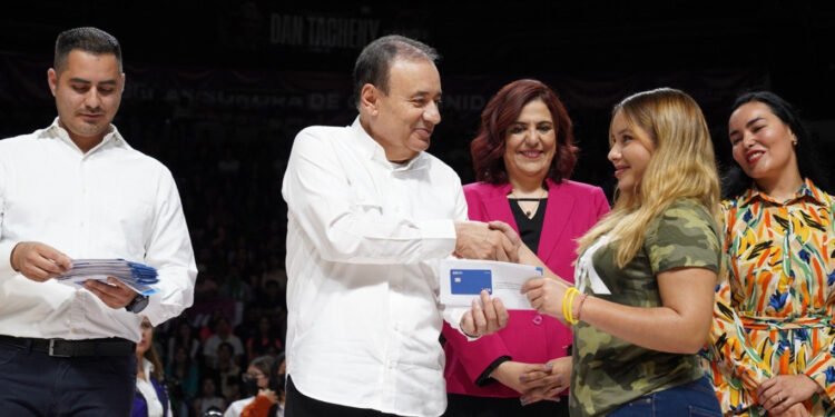 Hemos entregado más de mil millones de pesos en becas a estudiantes sonorenses: Alfonso Durazo