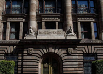 Banxico frena alza a tasa de interés; la mantiene en 11.25%