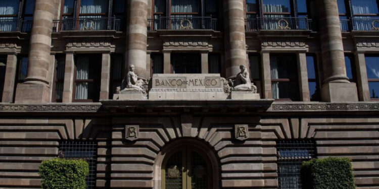 Banxico frena alza a tasa de interés; la mantiene en 11.25%