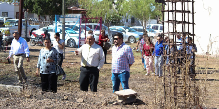 Entregan baños a Club de Niños y Niñas de Navojoa