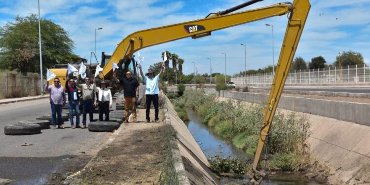 Limpian dren centenario en combate al dengue