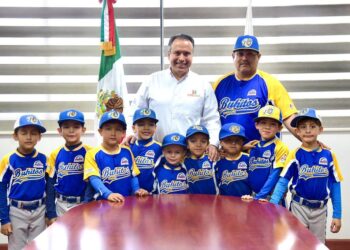 Se reúne Toño Astiazarán con la Selección Azul Buhitos UNISON