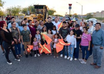 Inicia Toño Astiazarán rehabilitación con concreto de la avenida Navojoa