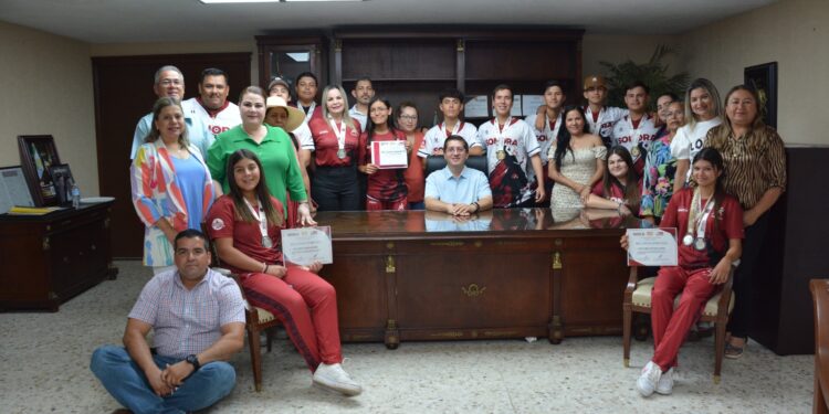 Reconoce Ayuntamiento a Softbolistas campeones nacionales