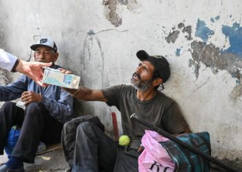 Realiza DIF CAJEME jornada de hidratación a personas en situación de calle