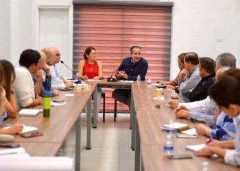 Explora Toño Astiazarán opciones para eficiencia energética en viviendas