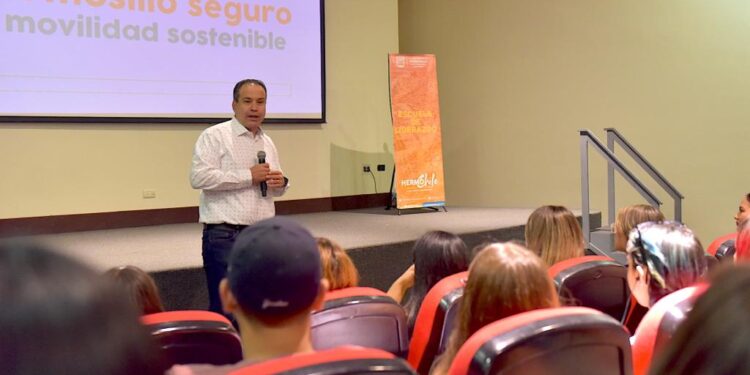 Motiva Toño Astiazarán a encontrar nuevas soluciones en Escuela de Liderazgo IHJ