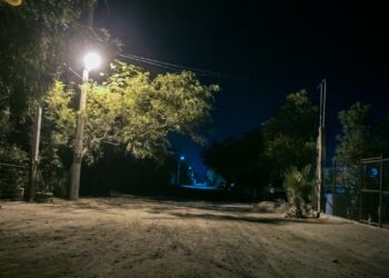 Se ilumina colonia 23 de abril