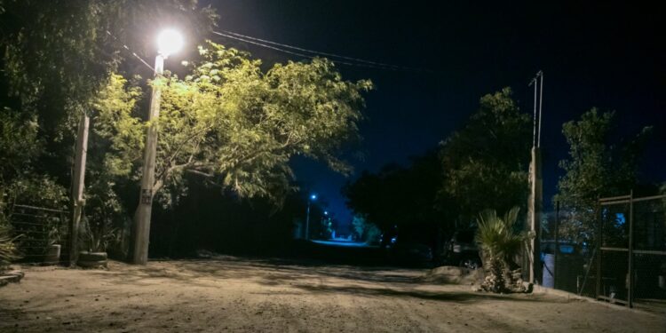 Se ilumina colonia 23 de abril