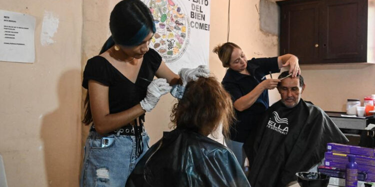 Arranca el programa “pintando tus canas” para adultas y adultos mayores