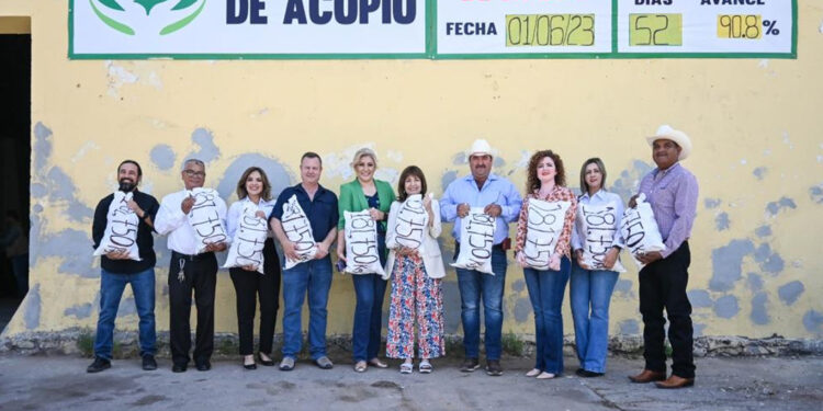 Entrega DIF Cajeme despensa de verdura con apoyo de APHYM