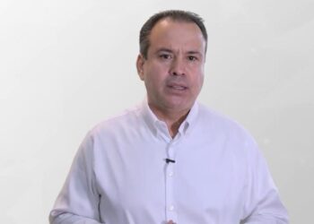 Anuncia Toño Astiazarán que se elimina cobro de arrastre de grúa