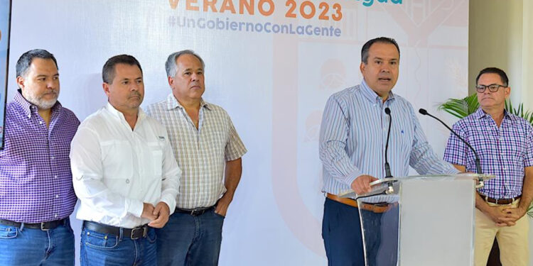Presenta Toño Astiazarán plan de servicio eficiente de agua potable para el verano