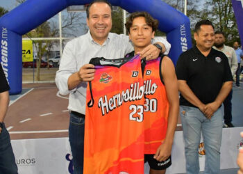 Premia Toño Astiazarán a deportistas de la Liga Municipal de Basquetbol de Desarrollo Infantil y Juvenil de Hermosillo
