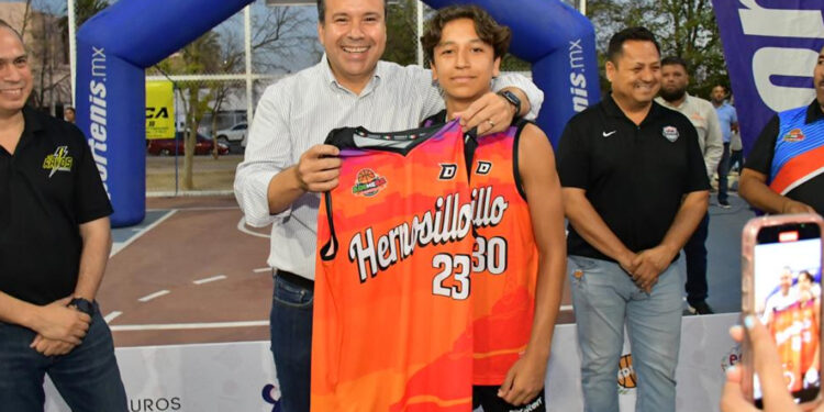 Premia Toño Astiazarán a deportistas de la Liga Municipal de Basquetbol de Desarrollo Infantil y Juvenil de Hermosillo