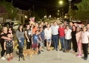 Entrega Toño Astiazarán rehabilitación de crucero en la colonia Nuevo Sahuaro