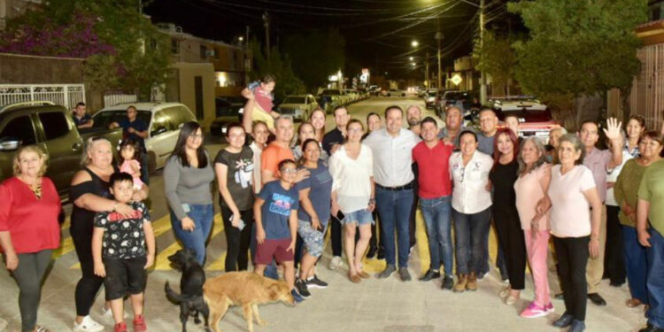 Entrega Toño Astiazarán rehabilitación de crucero en la colonia Nuevo Sahuaro