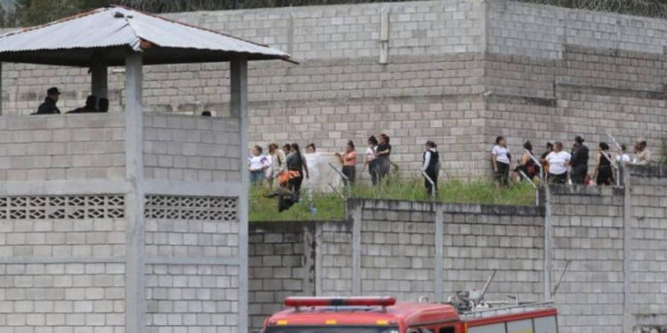 41 reclusas pierden la vida en motín registrado al interior de una cárcel en Honduras