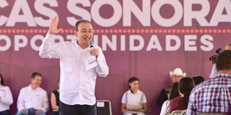 Evento de entrega de becas “Sonora de Oportunidades” para primaria y secundaria de Arizpe y Bacoachi.