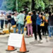 Familiares de 16 agentes ‘levantados’ bloquean tramo carretero en Tuxtla Gutiérrez
