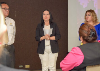 Capacitan en comunicación asertiva a servidores públicos municipales