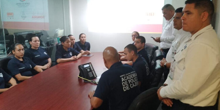 Capacitan a cadetes de la academia de policía municipal en el C5i